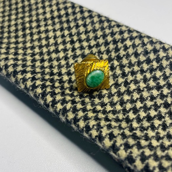 60s Art Deco Gold Tone Cufflinks and Tie Tack Set with Green Stone - Picture 6 of 9
